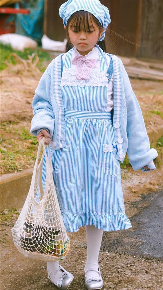 'Con gai nha nguoi ta', moi 8 tuoi da nau hang chuc mon