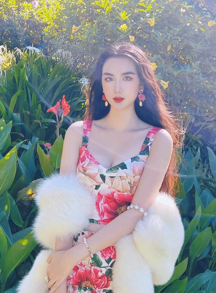 Trần Ngọc Loan sinh năm 1993. Cô từng tham gia thi The Face và thuộc team của hoa hậu Phạm Hương.