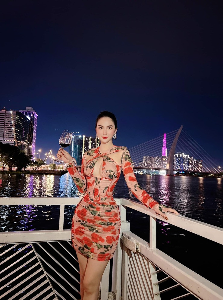 Cô gái đến từ Kom Tum từng tốt nghiệp Đại học Kiến trúc trước khi theo đuổi công việc người mẫu.