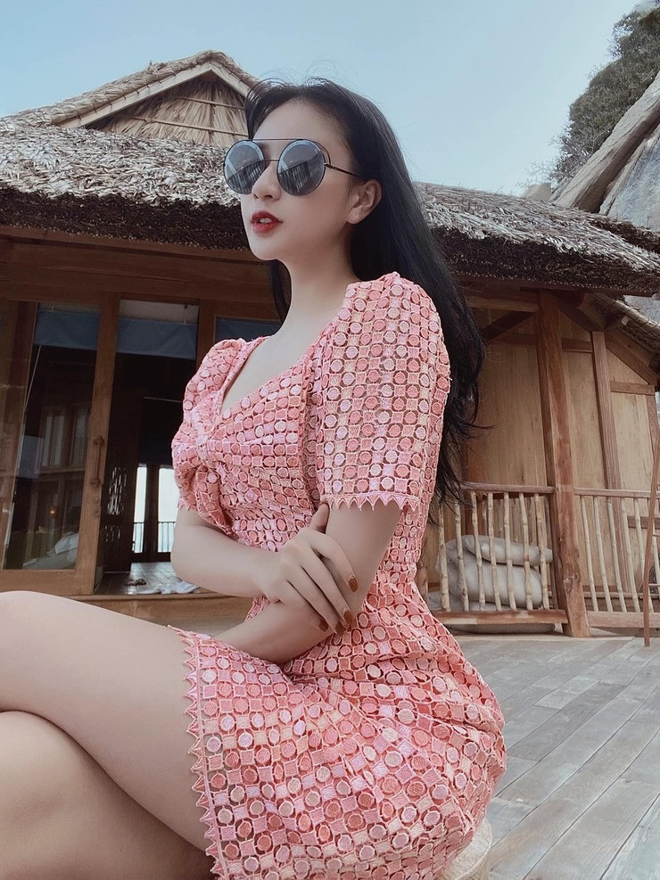 Việc để ý đúng mức đến vẻ ngoài giúp phái đẹp luôn rạng rỡ và cũng thể hiện tinh thần yêu bản thân.