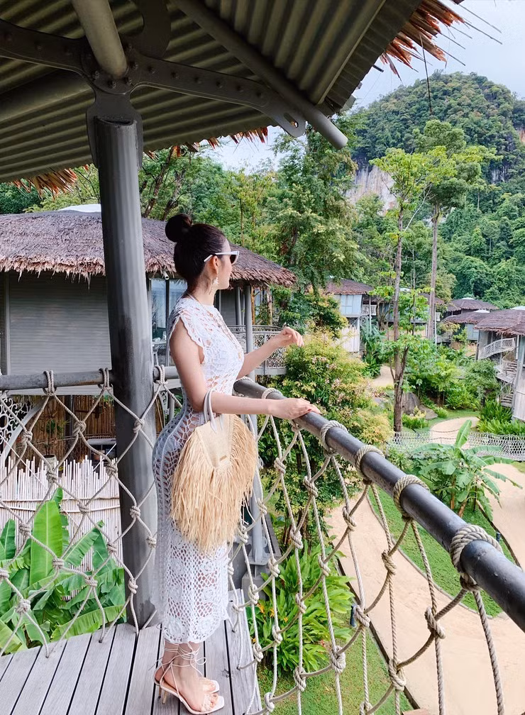 Người đẹp 9x hiện tại khá kín tiếng nhưng vẫn có những hoạt động tham gia sự kiện giải trí.