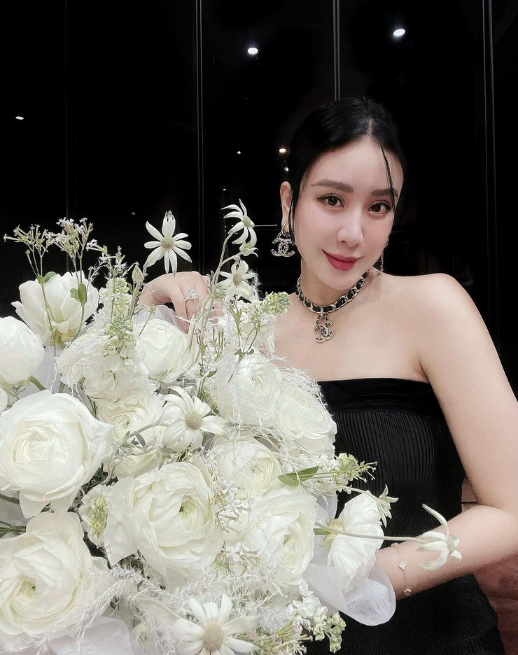 Bên cạnh đó, Thanh Tú còn tập luyện thêm yoga.