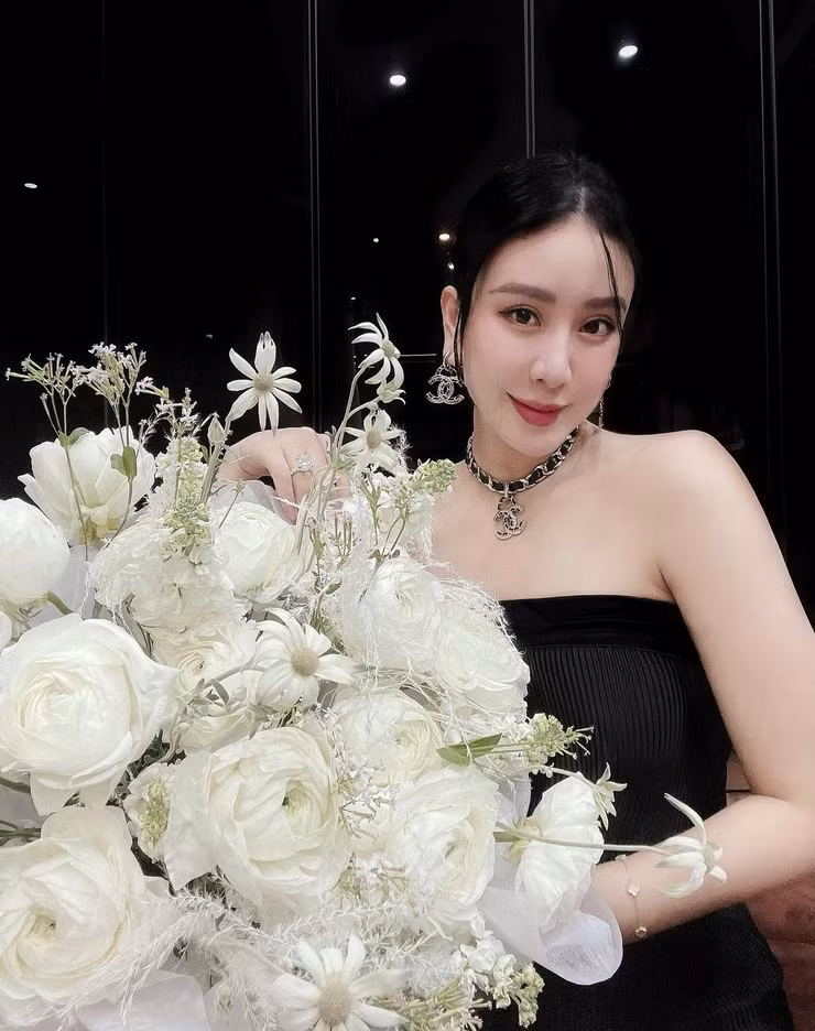 Bên cạnh đó, Thanh Tú còn tập luyện thêm yoga.