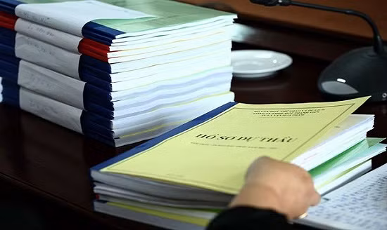 7 thứ tiêu tài tán của. Giấy tờ tài chính cũ. Loại bỏ hóa đơn cũ, sao kê ngân hàng và các giấy tờ cũ khác một cách nhanh chóng. Các thủ tục giấy tờ tài chính cũ thu hút sự tiêu cực. Nếu bạn phải giữ chúng, hãy dành một vị trí đặc biệt. Nếu có thể, hãy giữ một bản sao online/ kỹ thuật số bên mình.