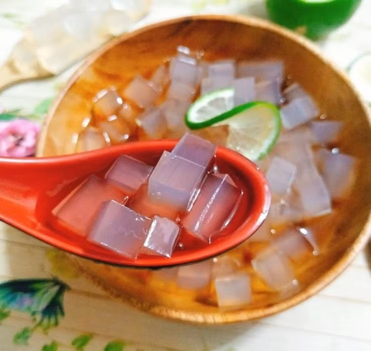 Ngoài ra, rau câu chân vịt còn là nguyên liệu nấu chè, nấu canh, làm gỏi, hay dùng hầm chung với thịt lợn, cá…