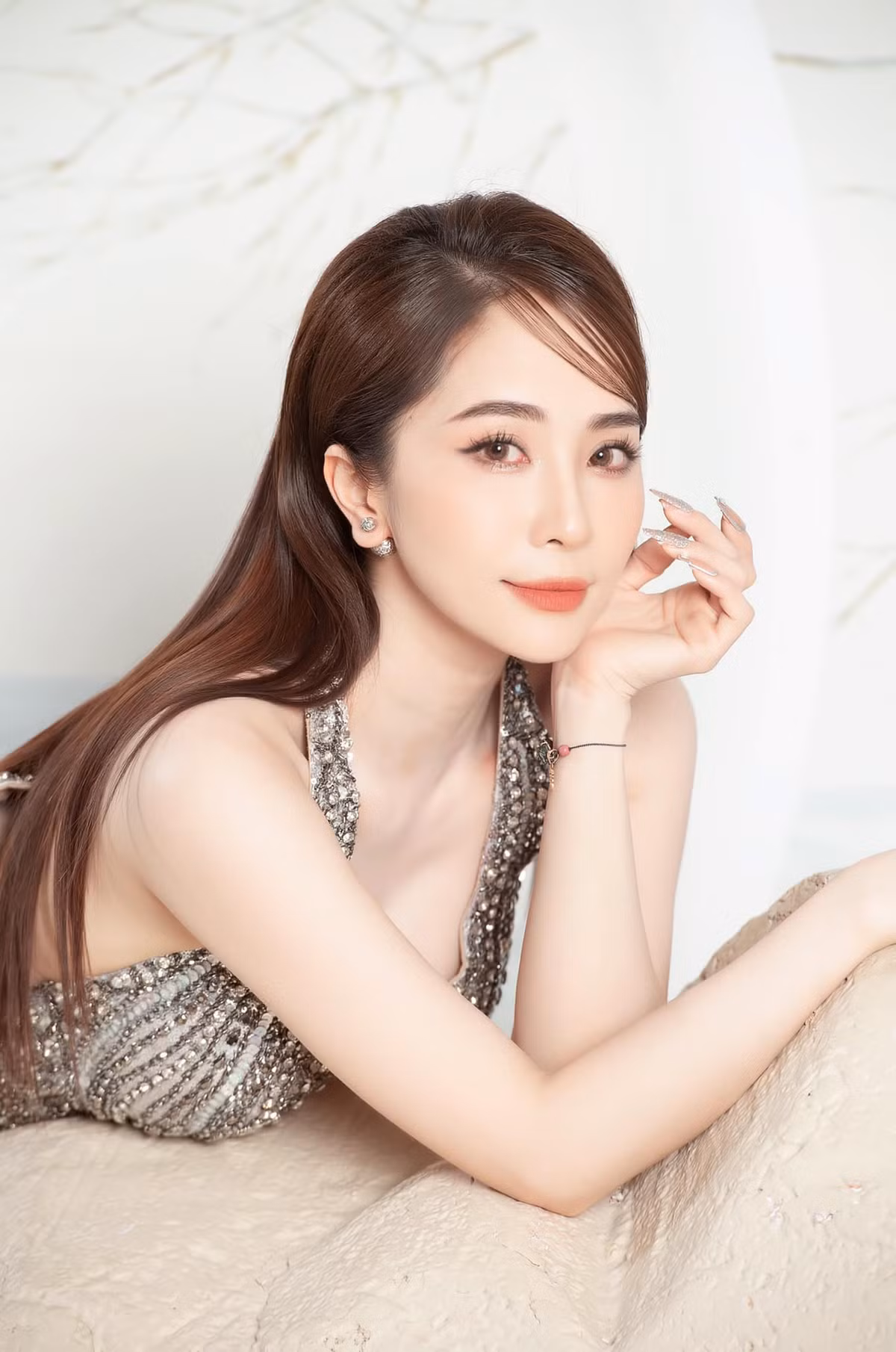 Hậu trường cảnh nóng nhất của Quỳnh Nga với bạn diễn - Hình 5 Hau truong canh nong nhat cua Quynh Nga voi ban dien-Hinh-5