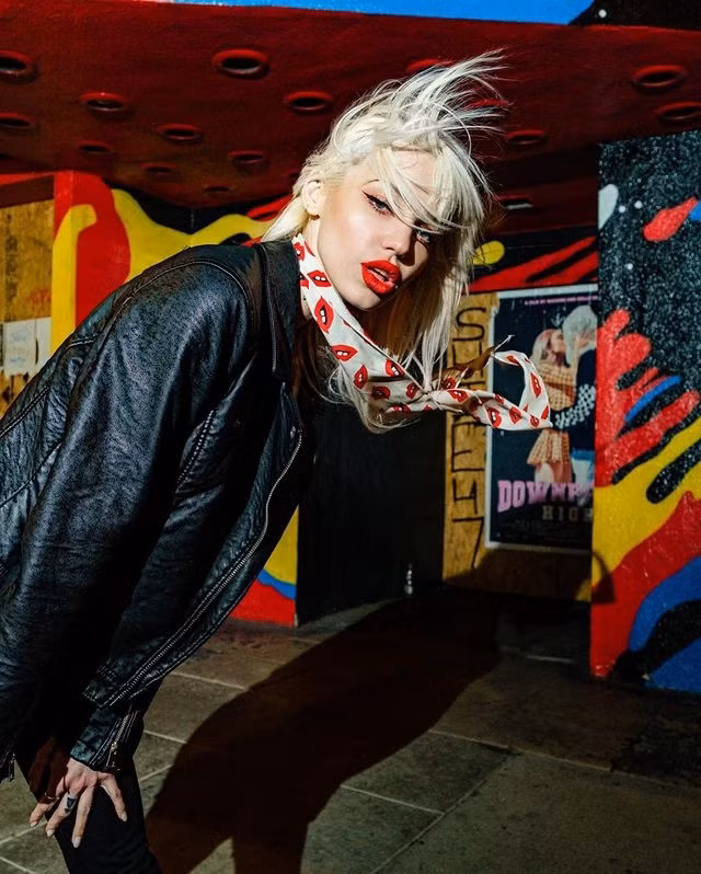 Ban gai cu cua 'nguoi dan ong bi cam ghet nhat tren Internet'-Hinh-6