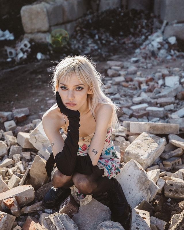 Ban gai cu cua 'nguoi dan ong bi cam ghet nhat tren Internet'-Hinh-7