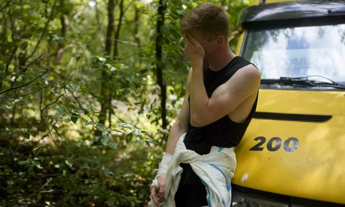 Rung thong tuoi dep tai Ukraine thanh nam mo tap the-Hinh-2