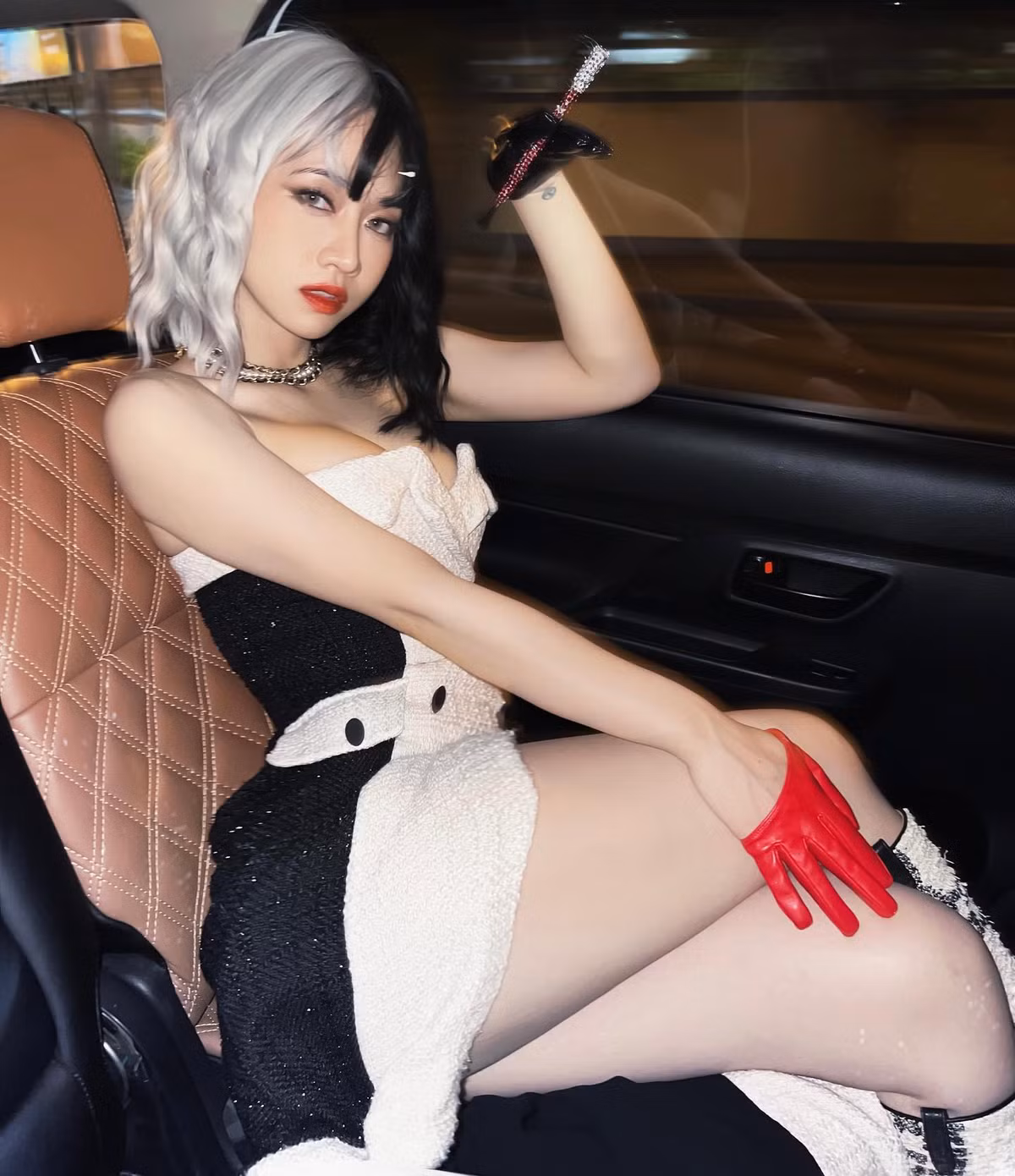 Le Bong thay doi gu mac nhung van gay tranh cai-Hinh-5