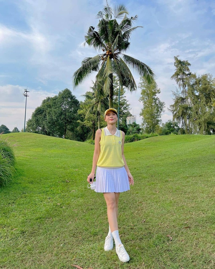 'Nữ sinh' Sam lên đồ chơi golf, lộ thân hình 'cò hương' đáng báo động - Hình 5 'Nu sinh' Sam len do choi golf, lo than hinh 'co huong' dang bao dong-Hinh-5