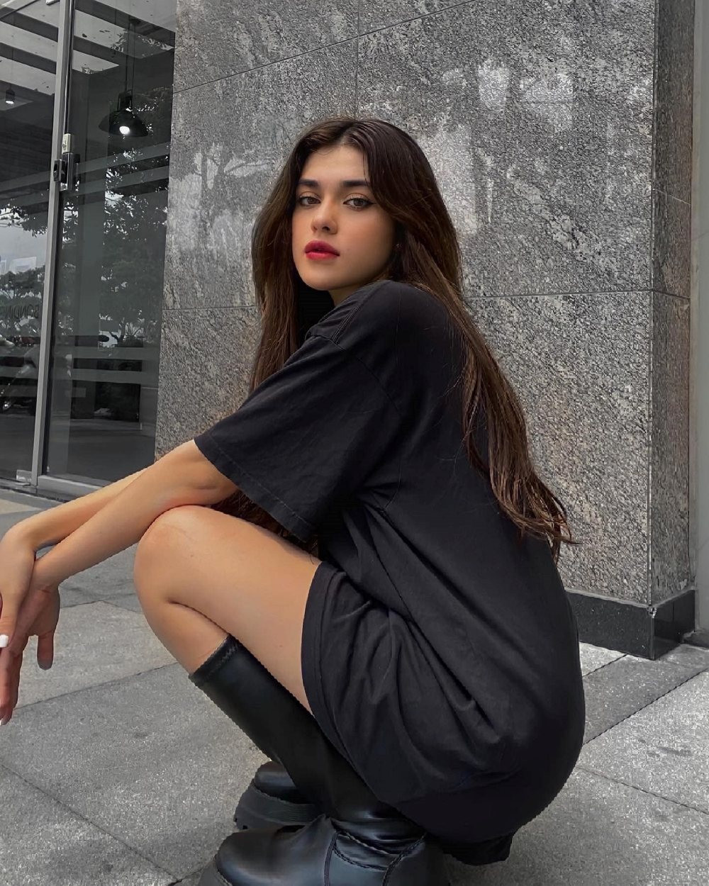 Thieu nu Viet lai 3 dong mau thich dien mot giau quan-Hinh-2