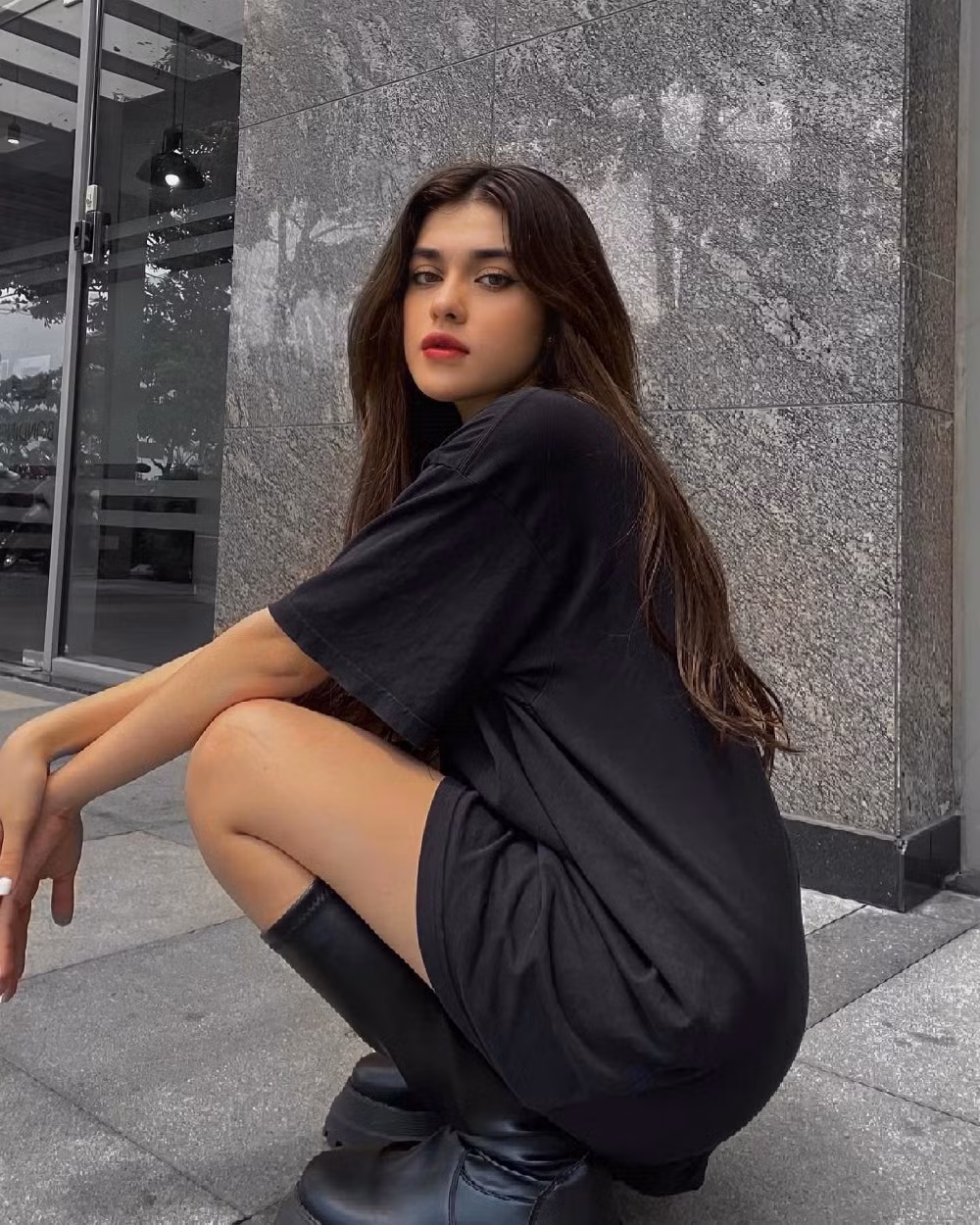 Thieu nu Viet lai 3 dong mau thich dien mot giau quan-Hinh-2