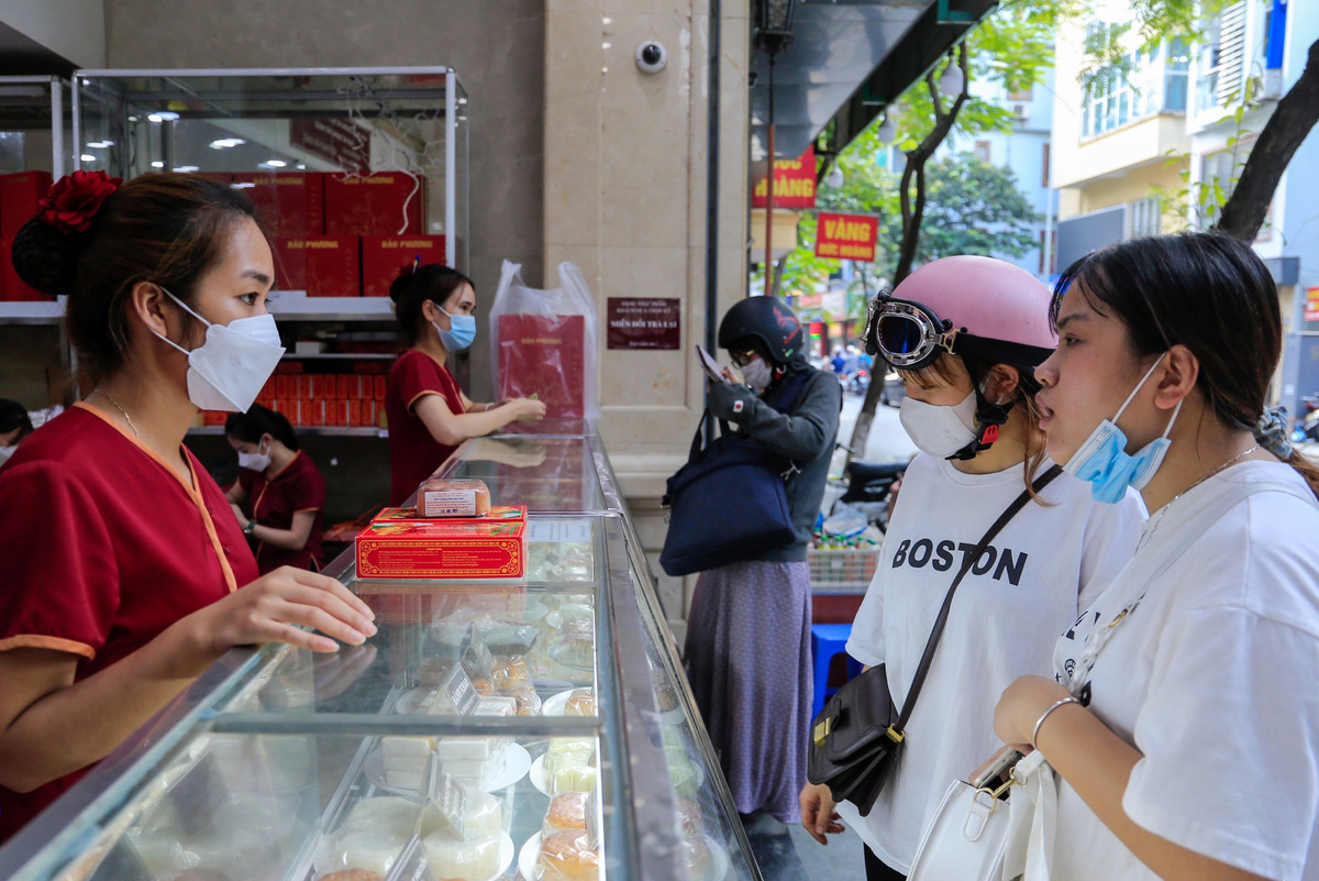 Hơn 60 năm lưu giữ hương vị bánh Trung thu truyền thống - Hình 13 Hon 60 nam luu giu huong vi banh Trung thu truyen thong-Hinh-13