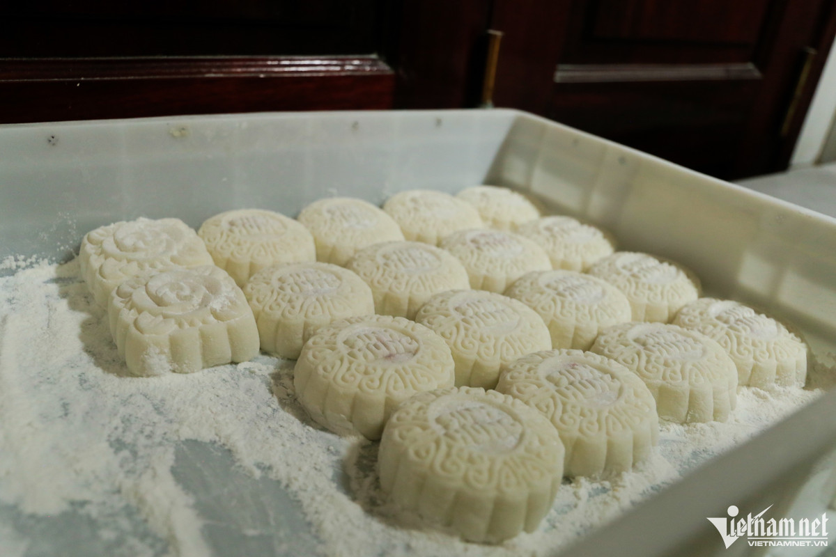 Hơn 60 năm lưu giữ hương vị bánh Trung thu truyền thống - Hình 10 Hon 60 nam luu giu huong vi banh Trung thu truyen thong-Hinh-10