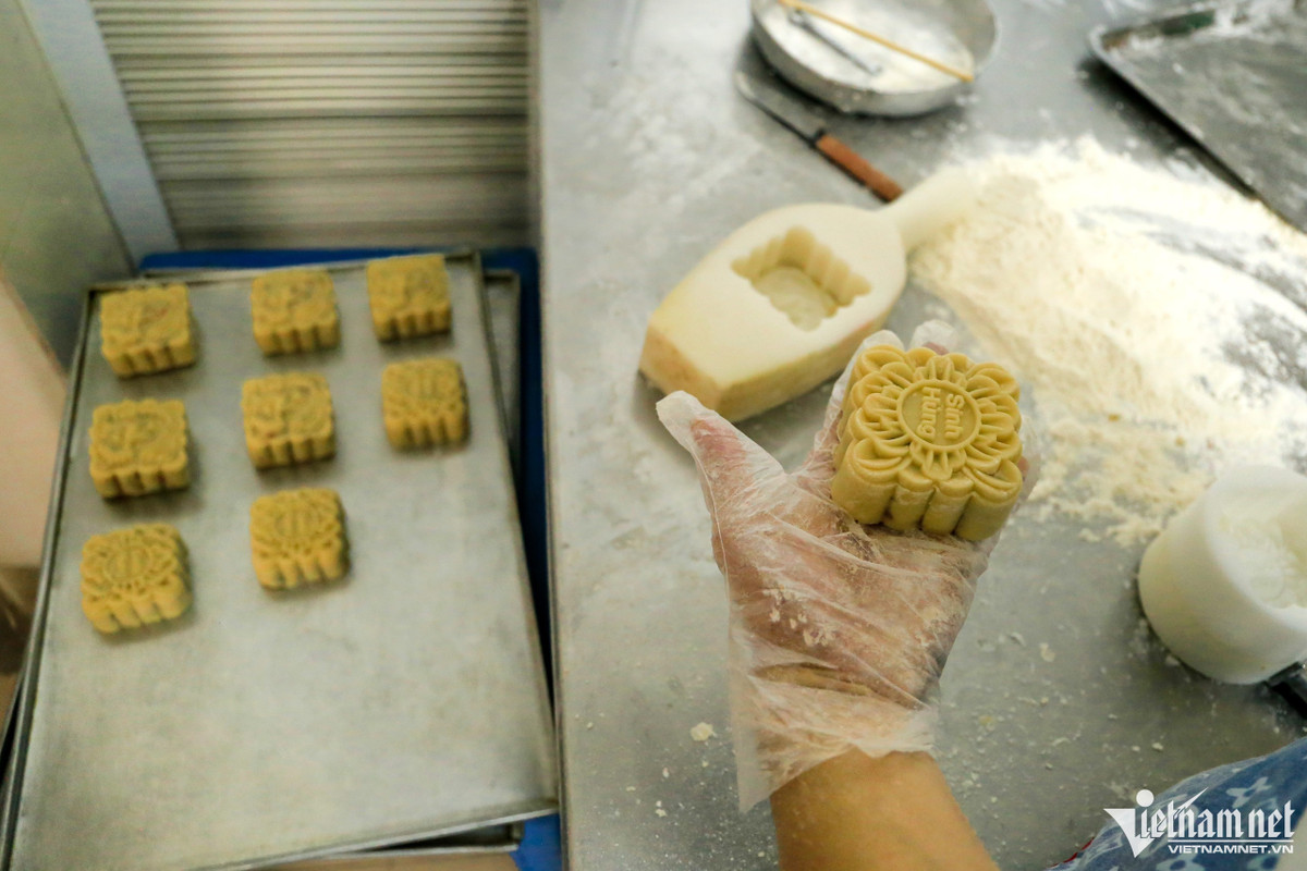 Hơn 60 năm lưu giữ hương vị bánh Trung thu truyền thống - Hình 6 Hon 60 nam luu giu huong vi banh Trung thu truyen thong-Hinh-6