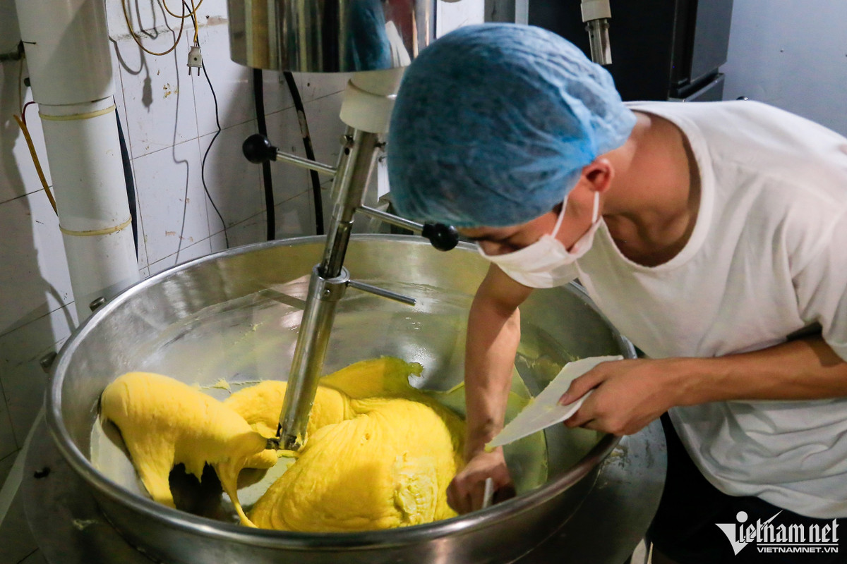 Hơn 60 năm lưu giữ hương vị bánh Trung thu truyền thống - Hình 4 Hon 60 nam luu giu huong vi banh Trung thu truyen thong-Hinh-4