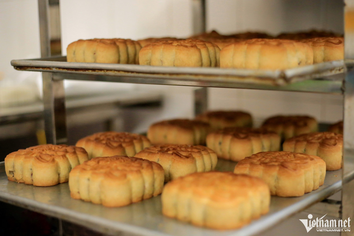 Hơn 60 năm lưu giữ hương vị bánh Trung thu truyền thống - Hình 11 Hon 60 nam luu giu huong vi banh Trung thu truyen thong-Hinh-11