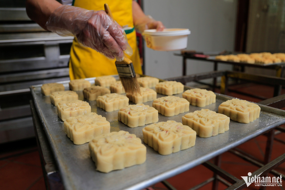 Hơn 60 năm lưu giữ hương vị bánh Trung thu truyền thống - Hình 7 Hon 60 nam luu giu huong vi banh Trung thu truyen thong-Hinh-7