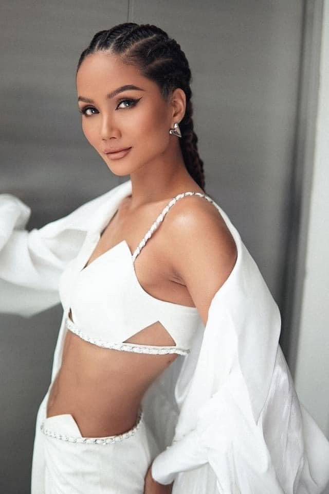 HHen Niê và những lần biến hình từ quê kiểng sang sành điệu HHen Nie va nhung lan bien hinh tu que kieng sang sanh dieu