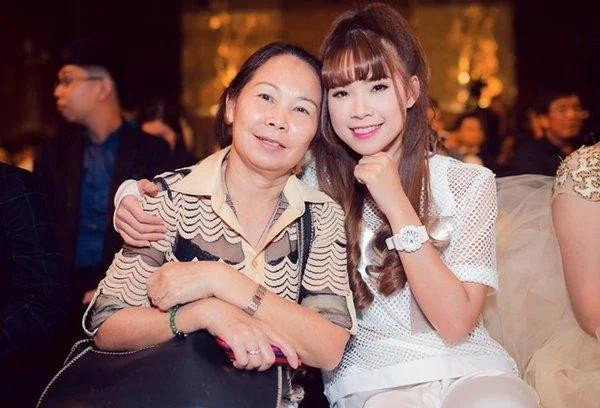 Sao Viet co me kiem quan ly: Hoang Thuy Linh so bi duoi-Hinh-2