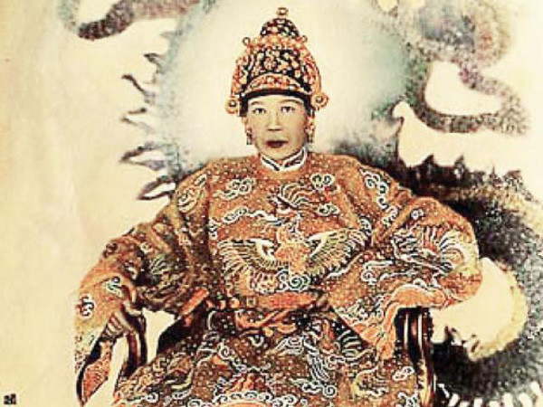 Vì sao vua Dục Đức chỉ ngồi ngai vàng được 3 ngày? Vi sao vua Duc Duc chi ngoi ngai vang duoc 3 ngay?