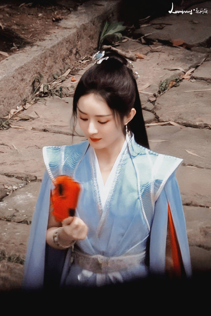 Trieu Le Dinh va Trieu Lo Tu lep ve truoc my nhan kem tieng nay