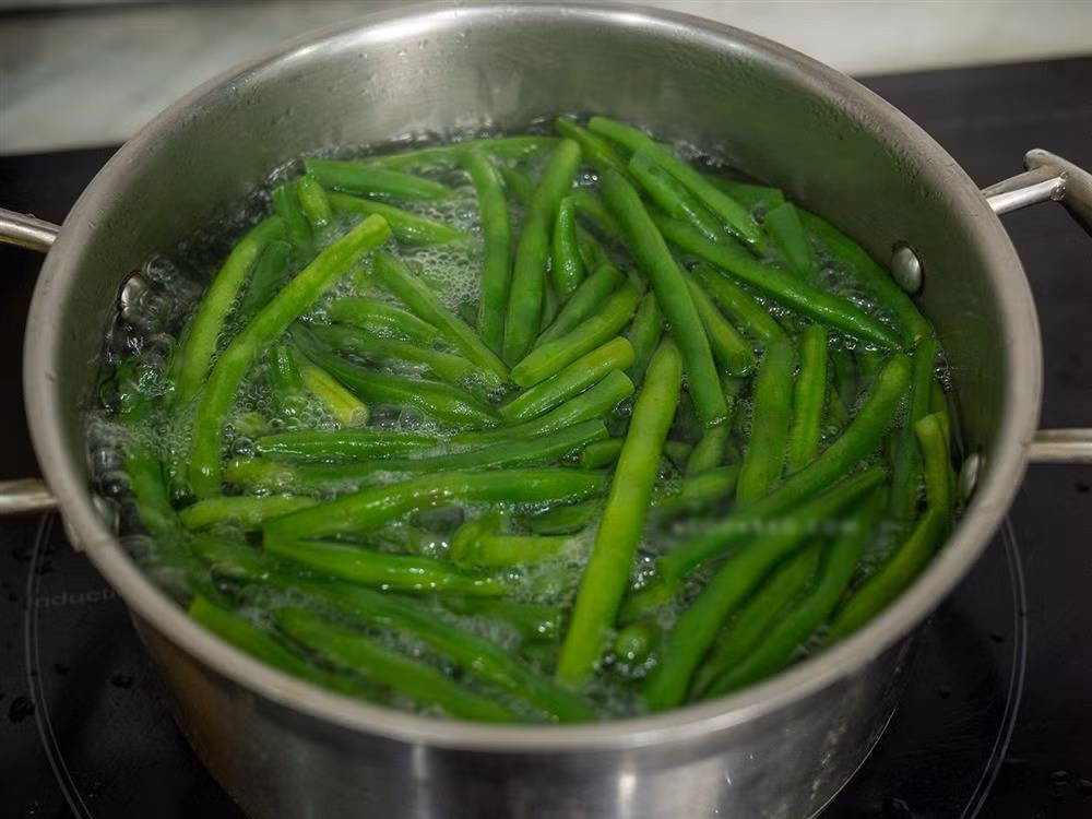 5 loai rau can chan qua nuoc soi truoc khi xao de khong ruoc benh-Hinh-4