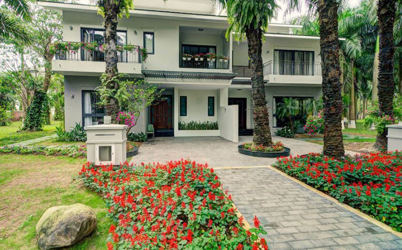 Nhưng đột nhiên bạn thấy khu vực trước nhà mình dọn dẹp sạch sẽ, người ta trồng thêm cây xanh, hoa tươi, hoặc tọa khuôn viên, hồ nước... thì đây chính là dấu hiệu tích cực.