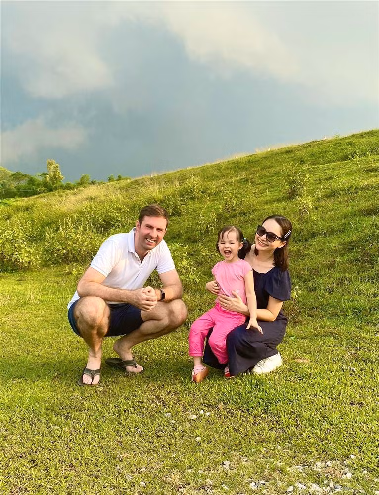 Phan ung chong Tay khi Lan Phuong khoe anh om nam dong nghiep-Hinh-8