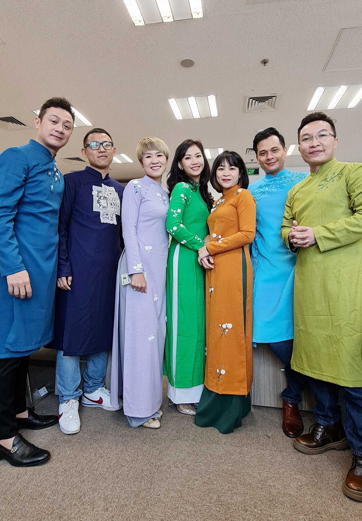 Vo Hoang Yen - Mau Thuy dien bikini do dang tren bien-Hinh-9