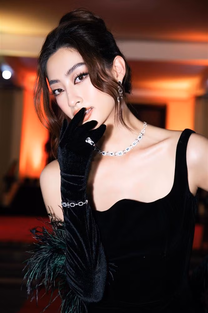 Anh 'bi tag' de lo nhan sac that Luong Thuy Linh-Hinh-4