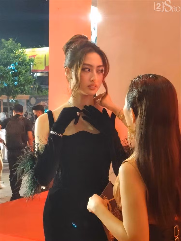 Anh 'bi tag' de lo nhan sac that Luong Thuy Linh-Hinh-10