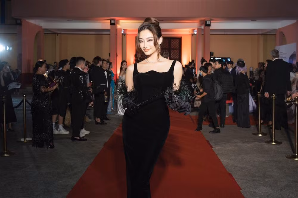 Anh 'bi tag' de lo nhan sac that Luong Thuy Linh