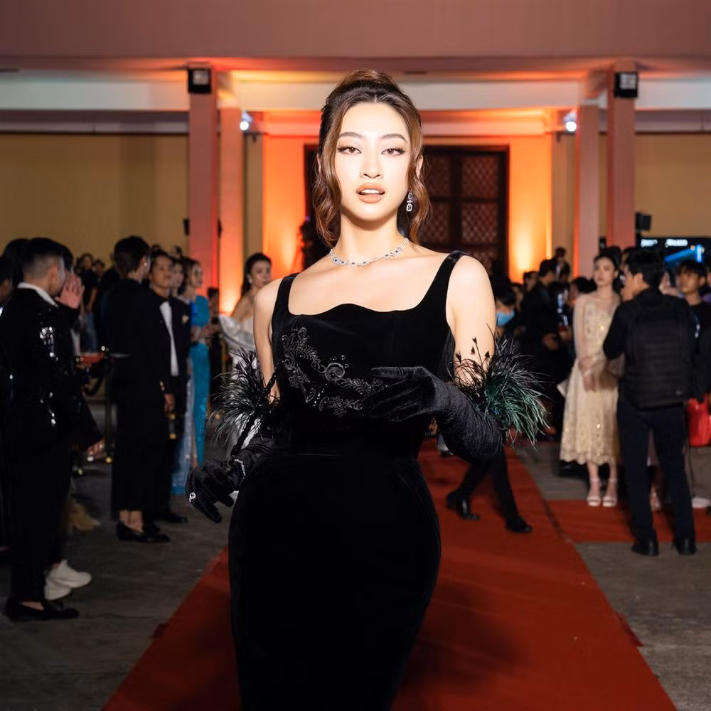 Anh 'bi tag' de lo nhan sac that Luong Thuy Linh-Hinh-2