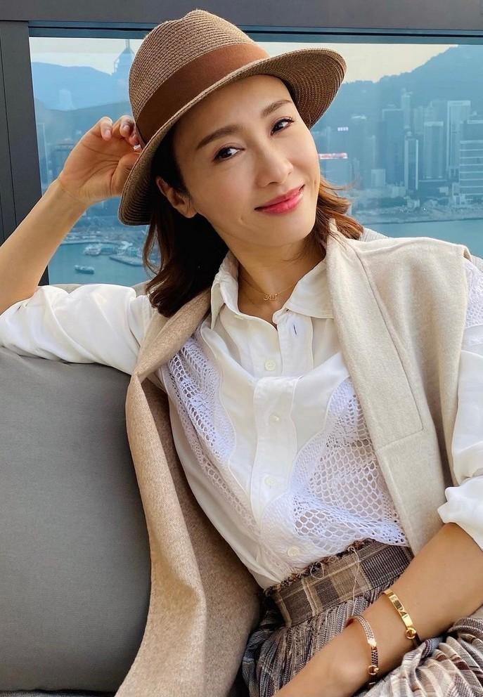 Bi quyet giup Le Tu tuoi 50 sac voc nhu gai doi muoi-Hinh-5