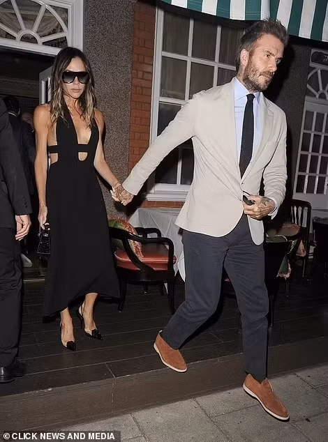 Victoria Beckham xuat hien sau vu bat hoa voi con dau