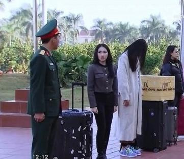 Dung hang hai dan em 9X, Ha Ho the hien dang cap nu hoang-Hinh-6