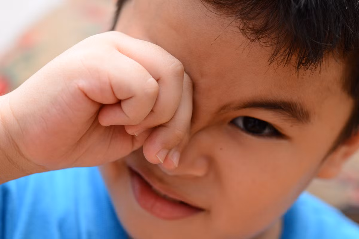 Nhin nhau khi dau mat do co lay khong?