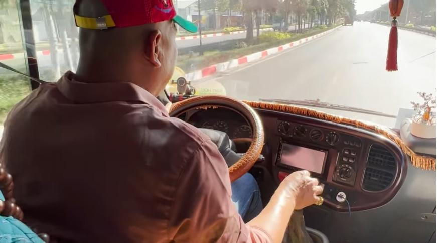 Than van su co khi thue xe, Le Duong Bao Lam bi 'chinh lung'-Hinh-4