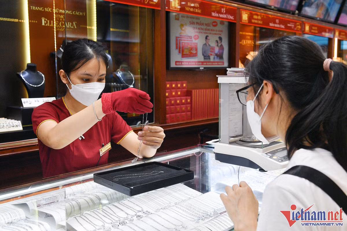 Gia vang hom nay 21/7: Giam khong ngung, chua thay day