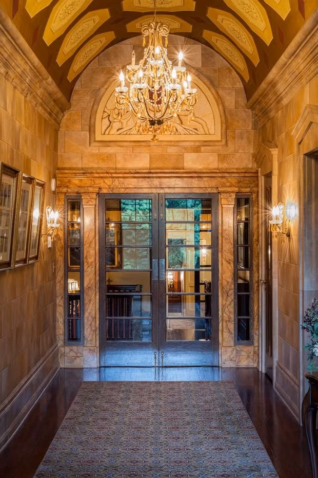 Ben trong can biet thu 150 tuoi duoc ban dau gia o New York-Hinh-2