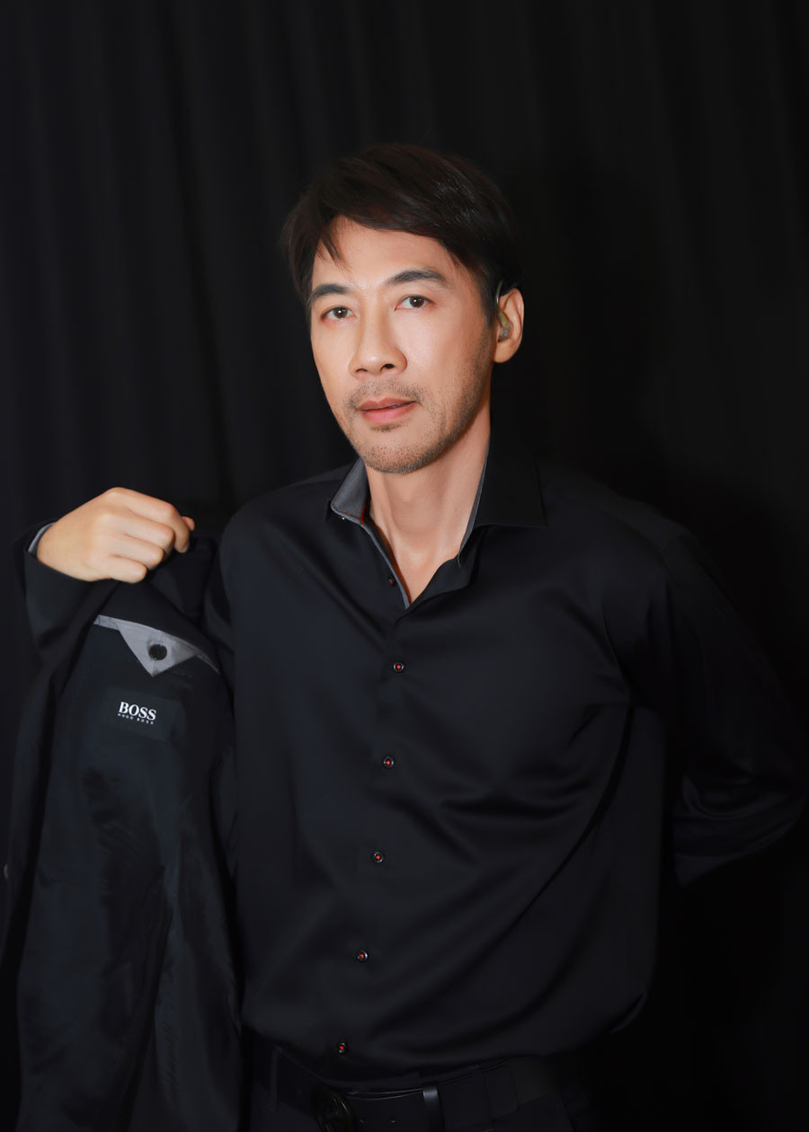 Chong kem 13 tuoi cua Khanh Ha U60 van phong do, lang tu