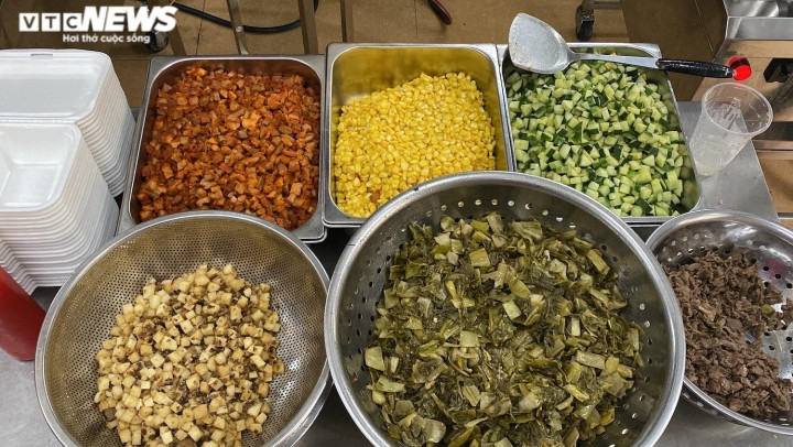 Nguyên liệu để chế biến các món cơm rang khác nhau.