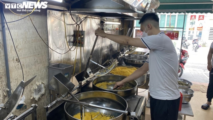 Một người có thể cùng lúc điều khiển 2 máy một cách dễ dàng.