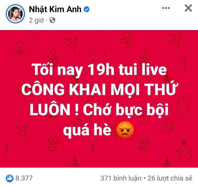 Nhat Kim Anh bat ngo doi livestream cong khai moi thu