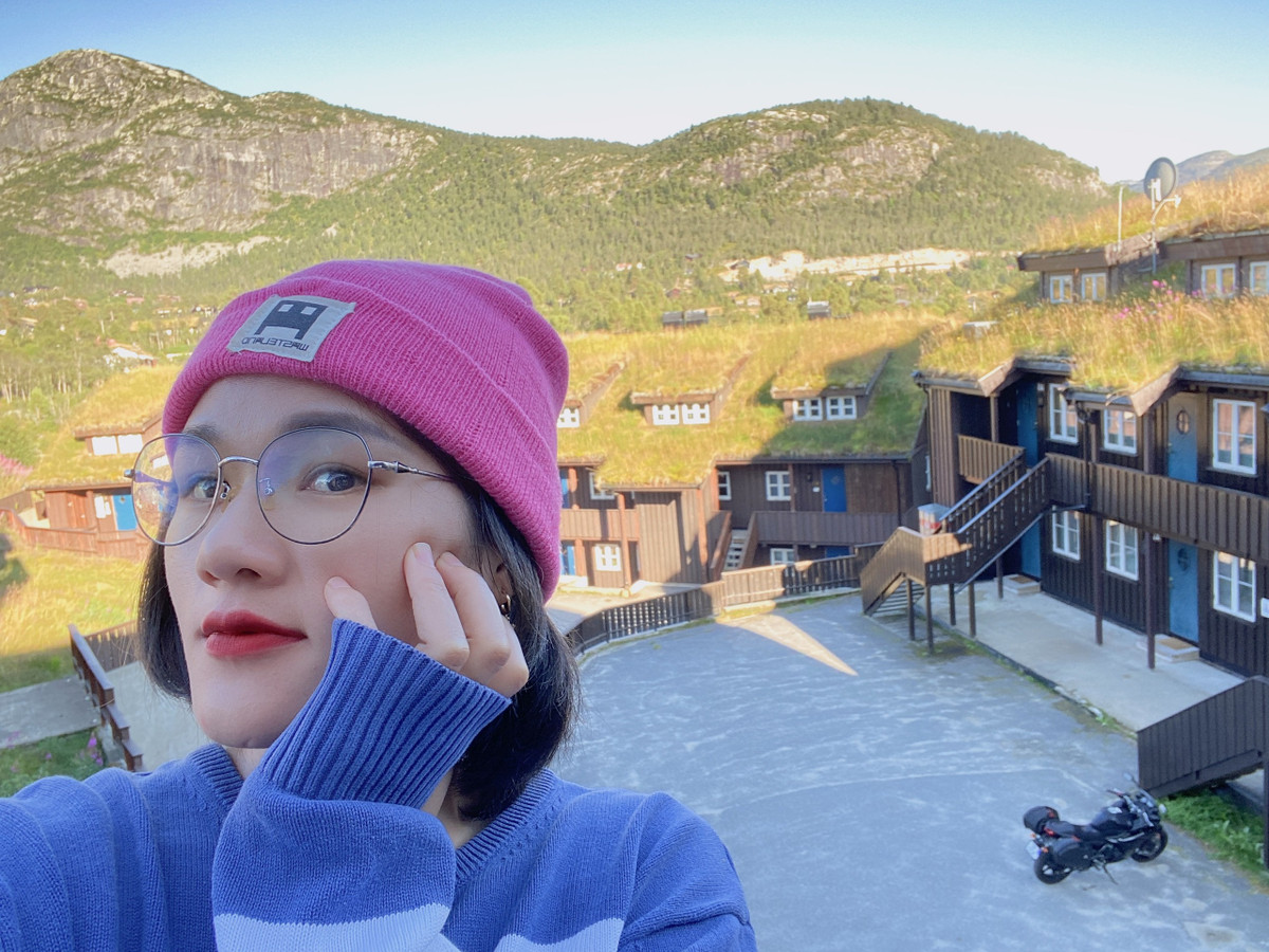 Ngon nui o Na Uy khien co gai Viet phai leo 28 km de check-in