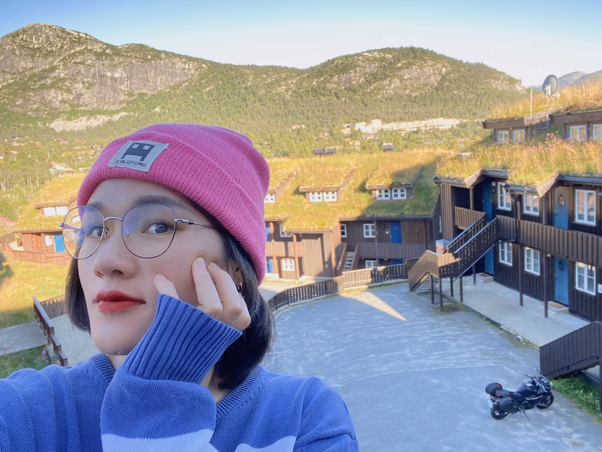 Ngon nui o Na Uy khien co gai Viet phai leo 28 km de check-in