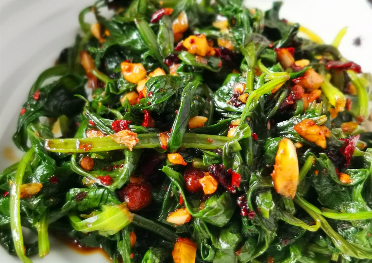 Lá cần tây mọi người thường bỏ đi lại có tác dụng chữa bệnh - Hình 10 La can tay moi nguoi thuong bo di lai co tac dung chua benh-Hinh-10