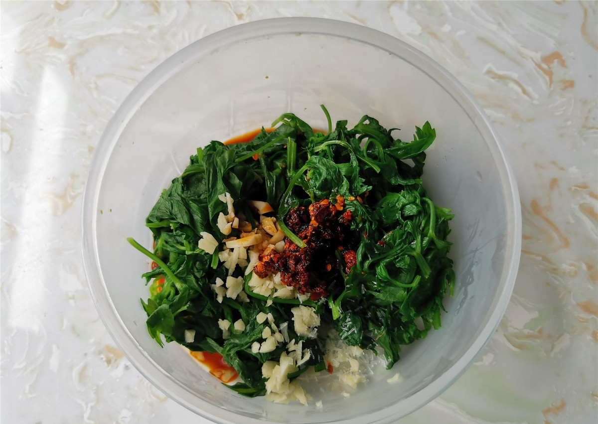 Lá cần tây mọi người thường bỏ đi lại có tác dụng chữa bệnh - Hình 6 La can tay moi nguoi thuong bo di lai co tac dung chua benh-Hinh-6